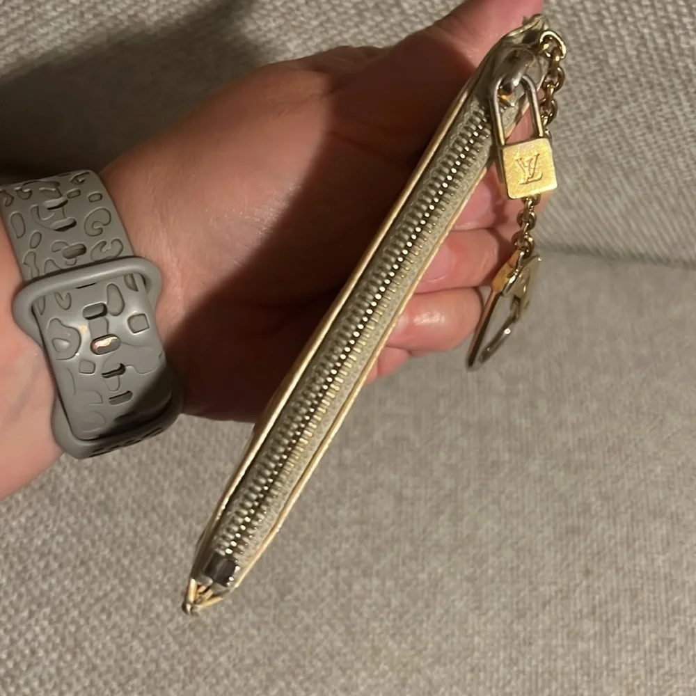 Louis Vuitton Key Cles Vernis Authentic CA0045